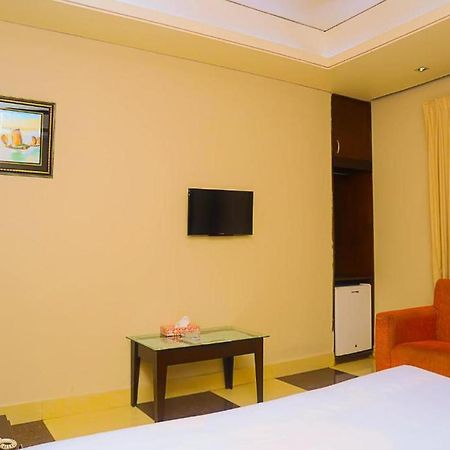 Hotel Royal Living Hotel & Suites Chittagong Extérieur photo