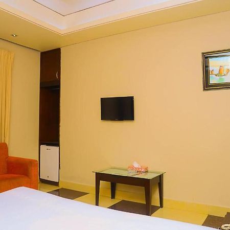 Hotel Royal Living Hotel & Suites Chittagong Extérieur photo