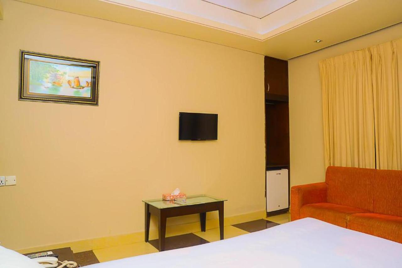 Hotel Royal Living Hotel & Suites Chittagong Extérieur photo