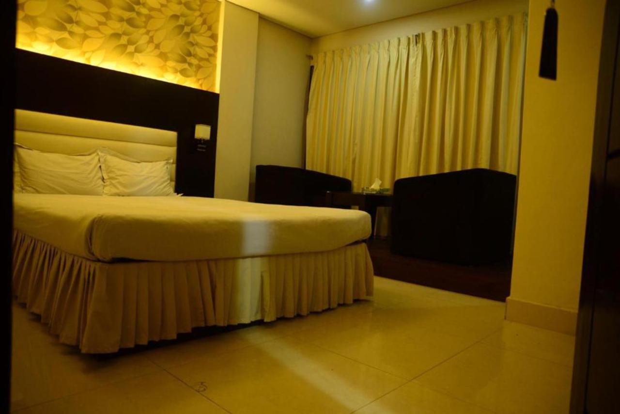 Hotel Royal Living Hotel & Suites Chittagong Extérieur photo