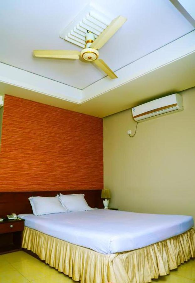 Hotel Royal Living Hotel & Suites Chittagong Extérieur photo