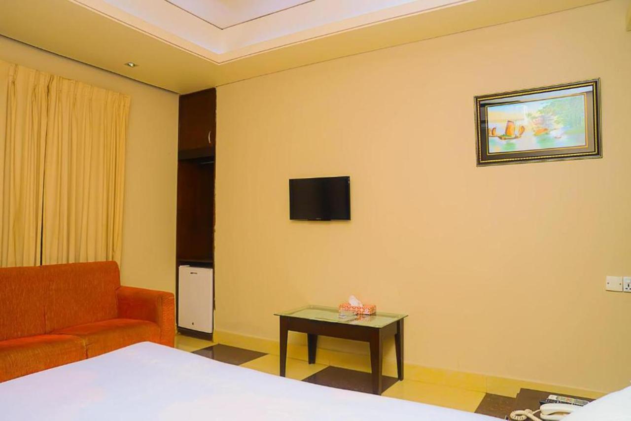 Hotel Royal Living Hotel & Suites Chittagong Extérieur photo