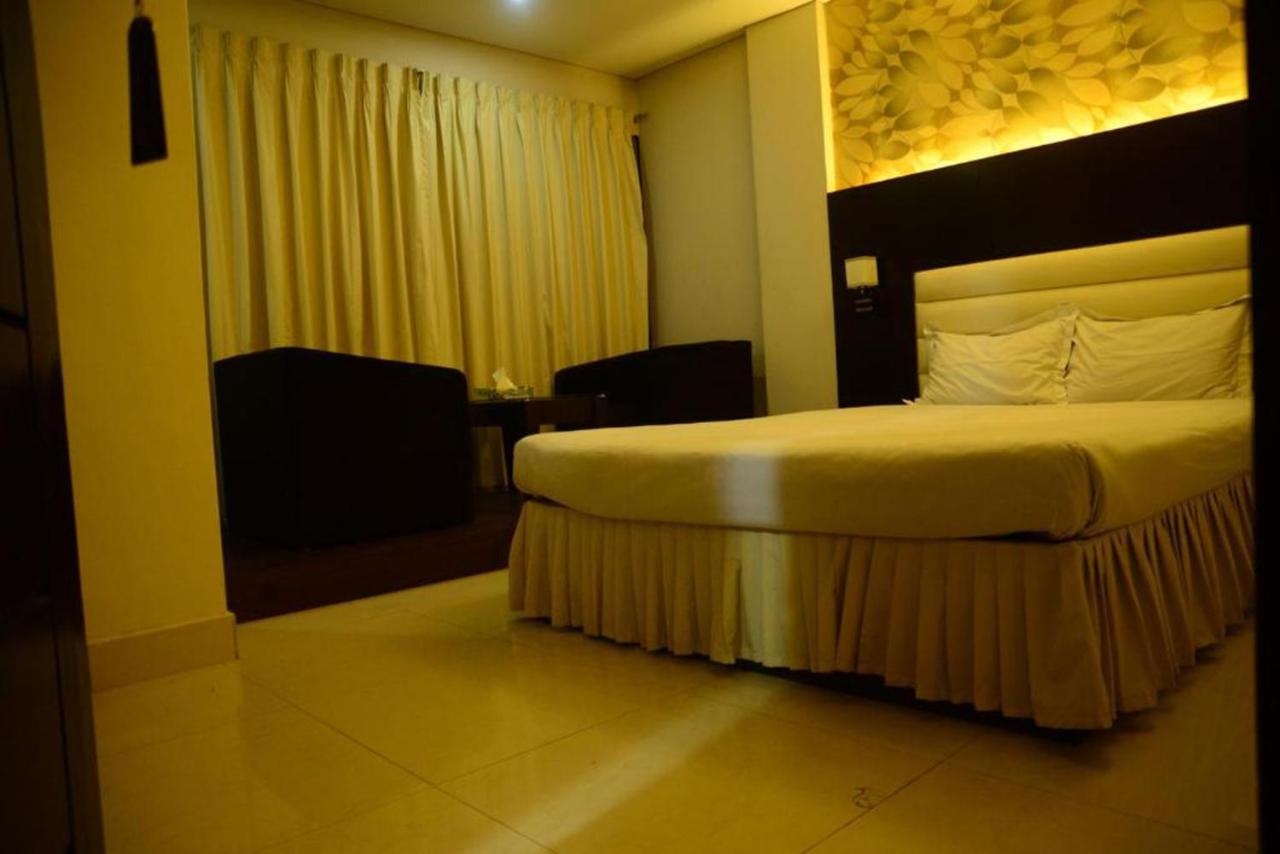 Hotel Royal Living Hotel & Suites Chittagong Extérieur photo